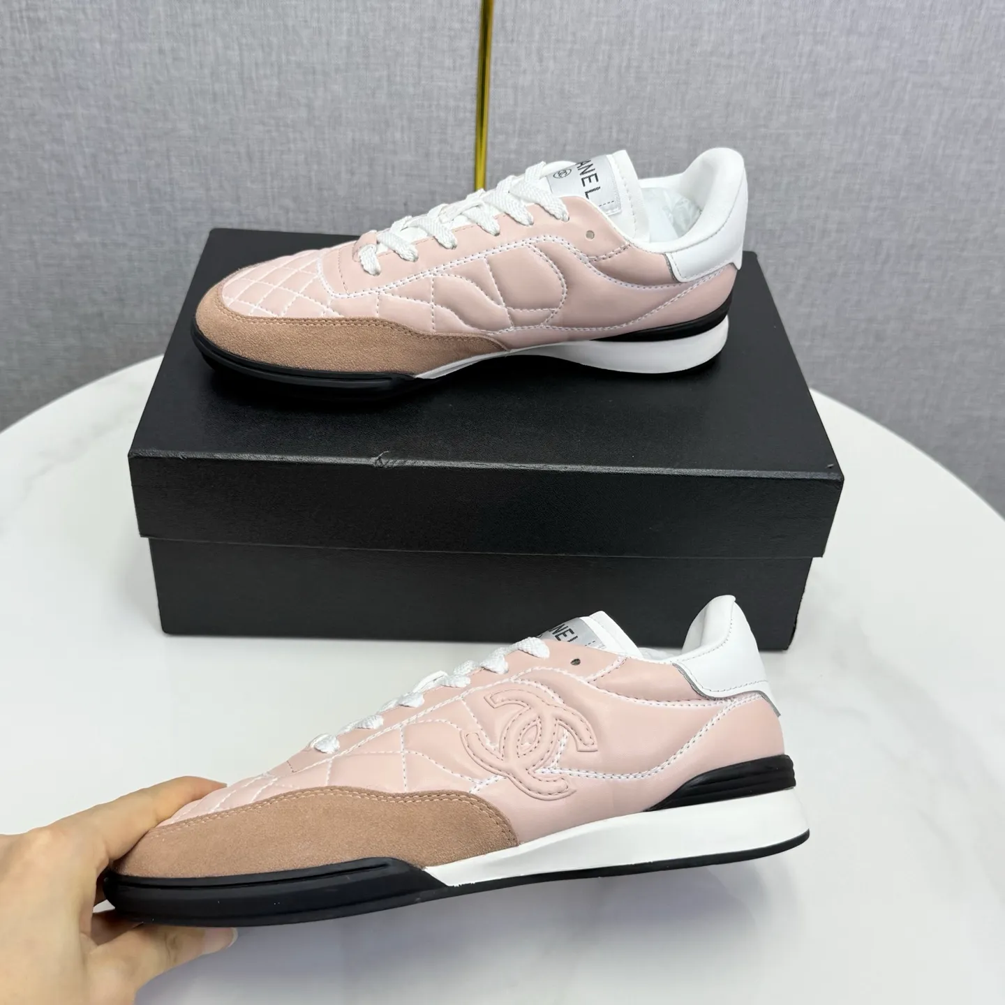 👟👟Ex-factory price 600👟👟Chanel Panda Shoes! 2025 counter's top casual sports shoes. This classic design; the upper is electro-embroidered with a variety of techniques; the outsole is fashionable and sporty; the unusual inclusion of a variety of color matching elements... The diversified mix and match is very good-looking and versatile, and can be used for leisure, fashion, sports, and outdoor... ꫛꫀꪝ Go➫ Materials: ❶Upper made of: original imported first-layer silk cowhide + original waterproof cloth + original first-layer cowhide ❷Inner lining: Original Yangli+wang ❸ Outsole based on: Original TPU combination outsole Counter boutique packaging complete set for women 35–41